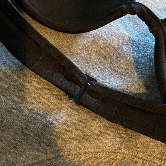 Brand new, never worn Shade shore bikini top - Picture 5 of 7